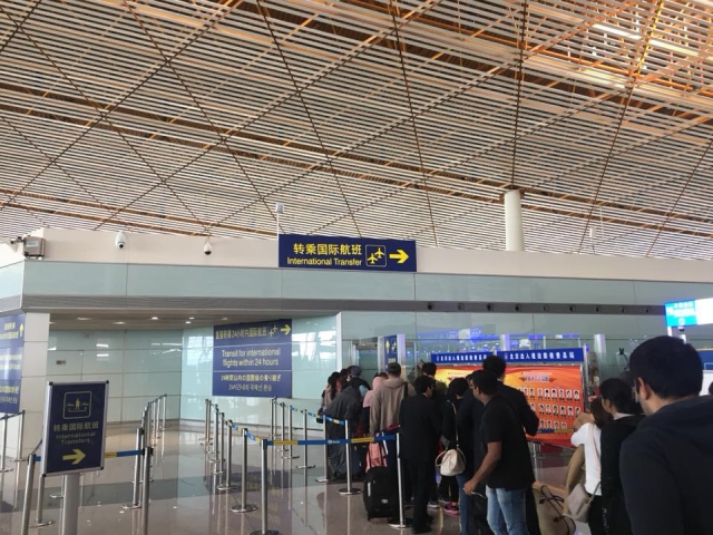 北京空港の乗り継ぎカウンター